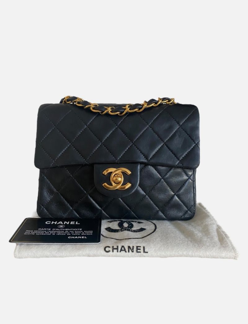 Chanel Mini 17 black