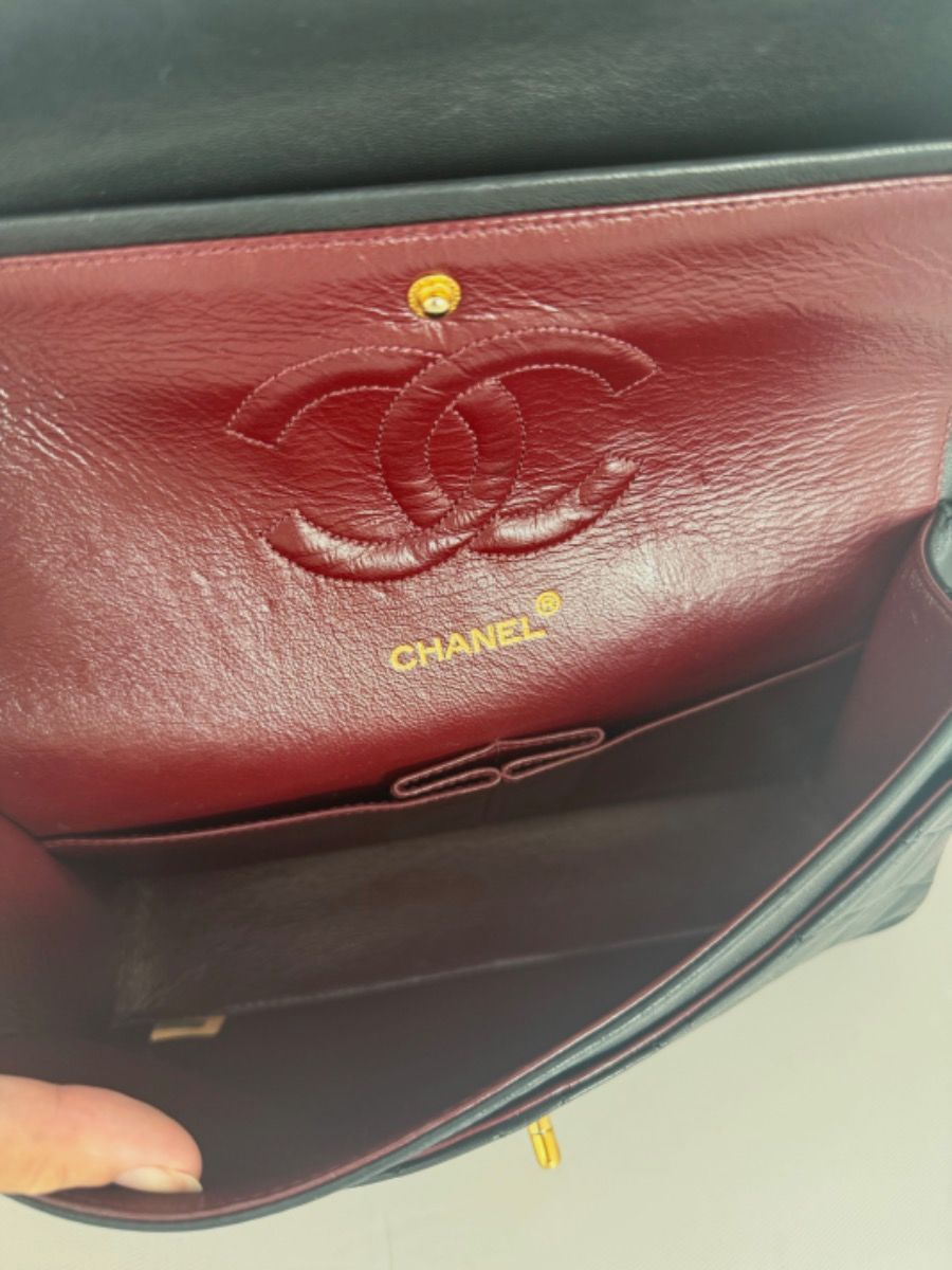Chanel medium timeless black 