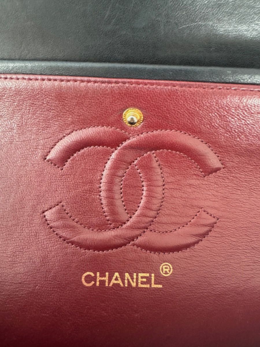 Chanel medium timeless black 