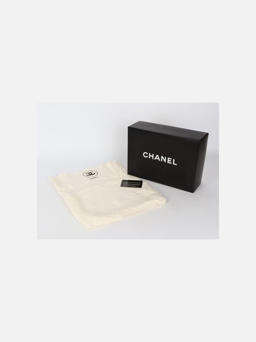 Chanel medium 25 