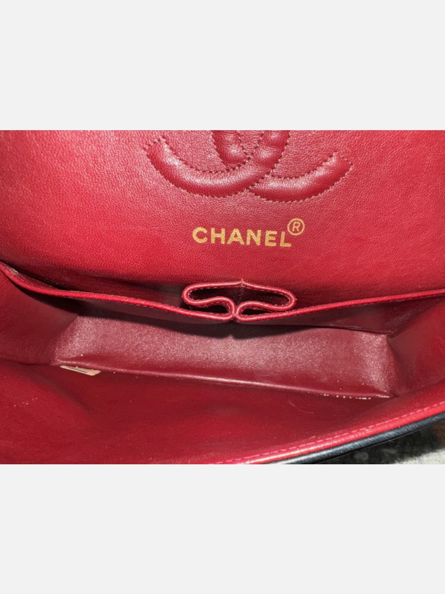 Chanel medium 23 black