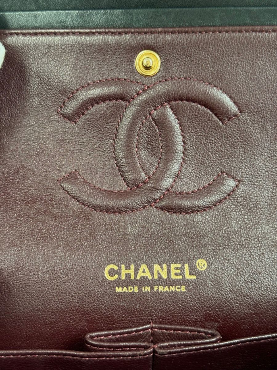 Chanel medium 25