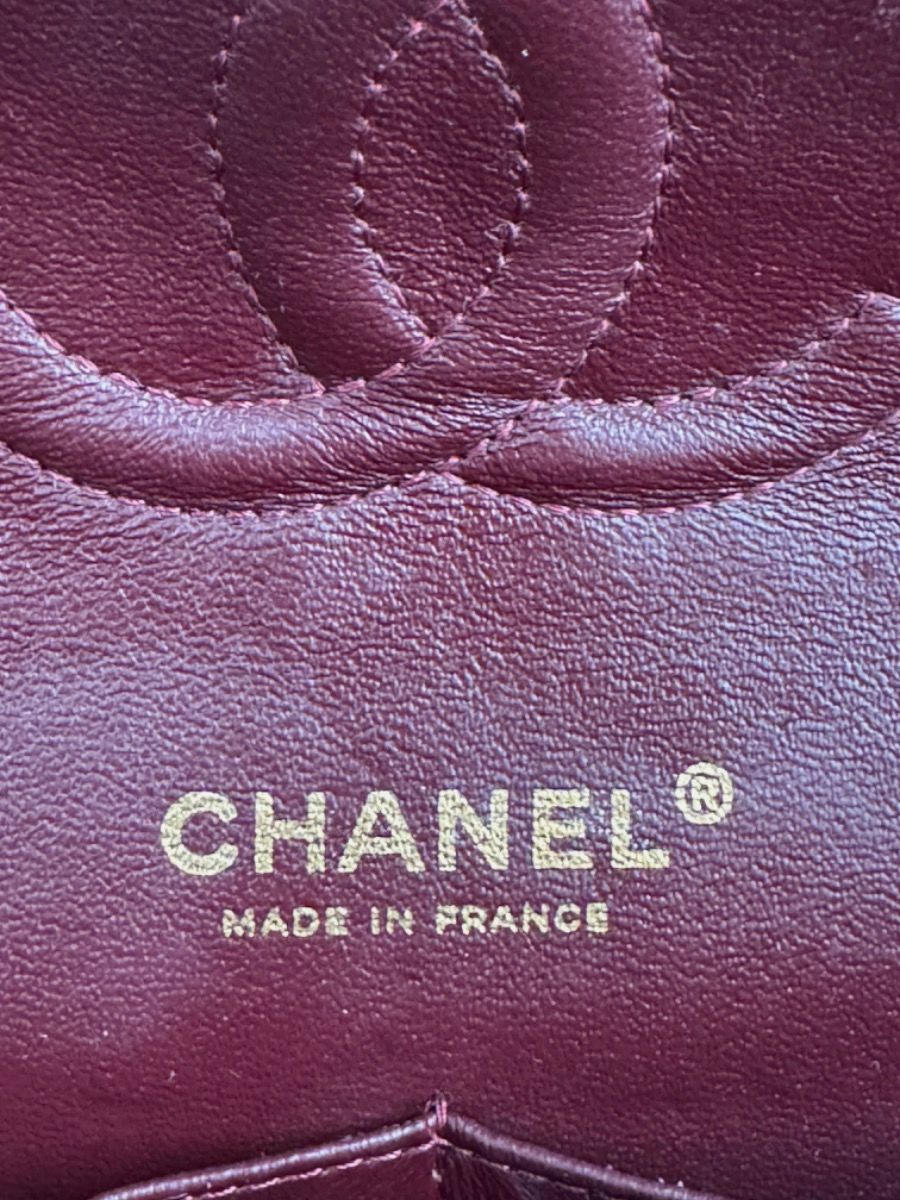 Chanel medium 25