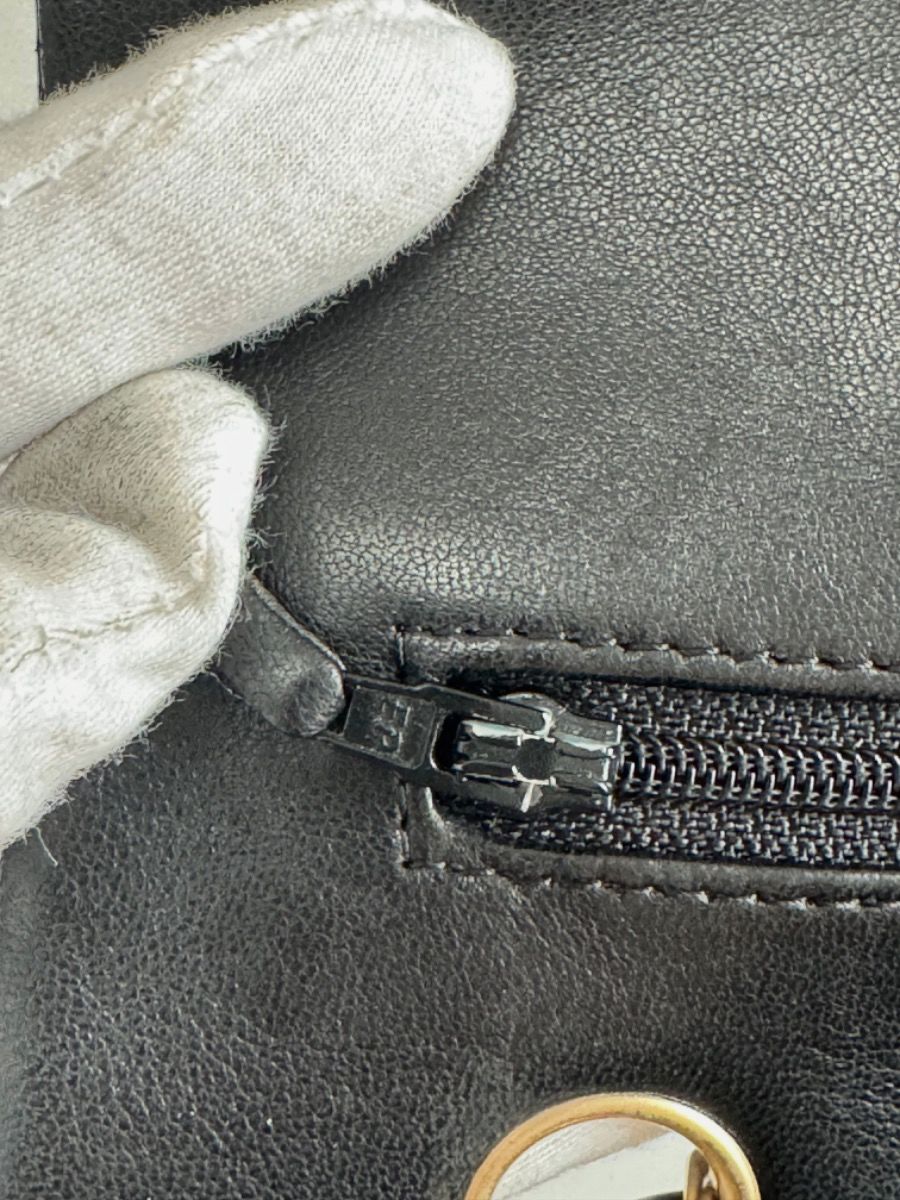 Chanel medium 25