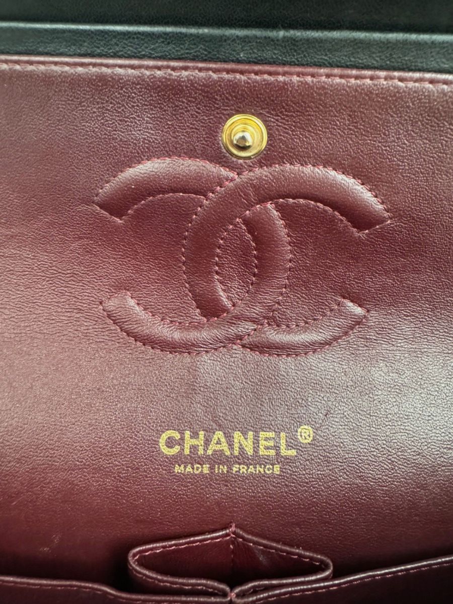 Chanel medium 25