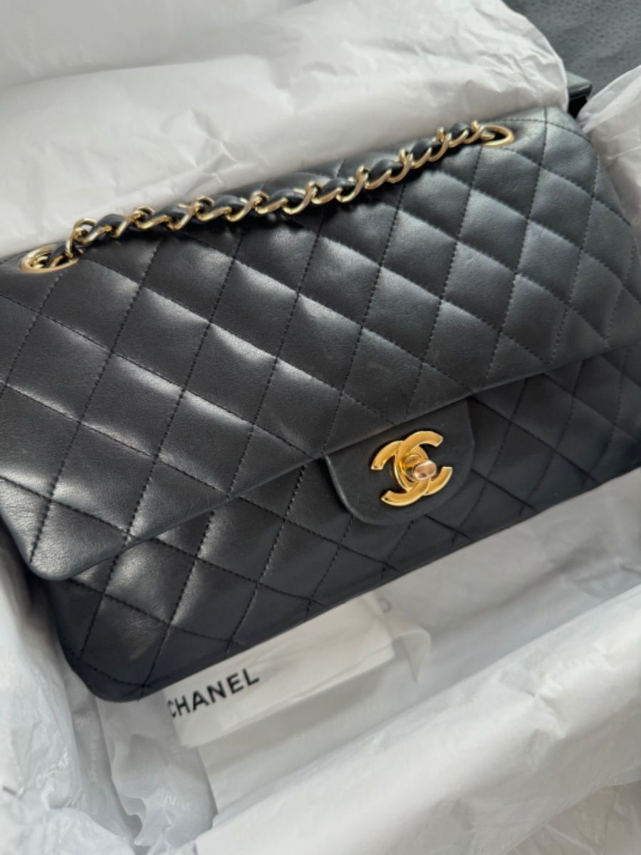 Chanel medium 25