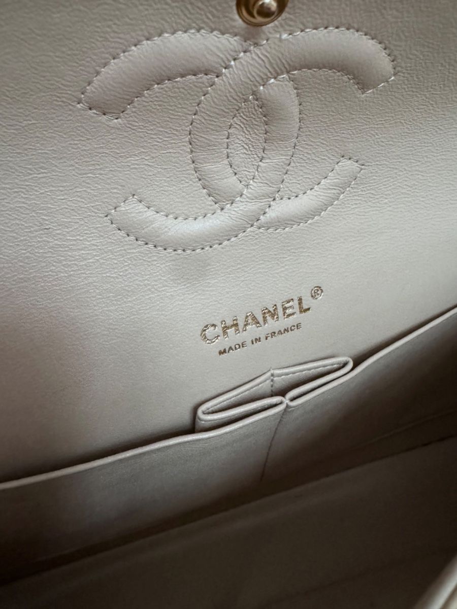 Chanel medium caviar