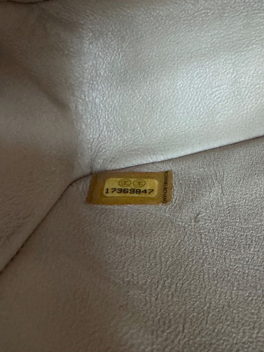 Chanel medium caviar