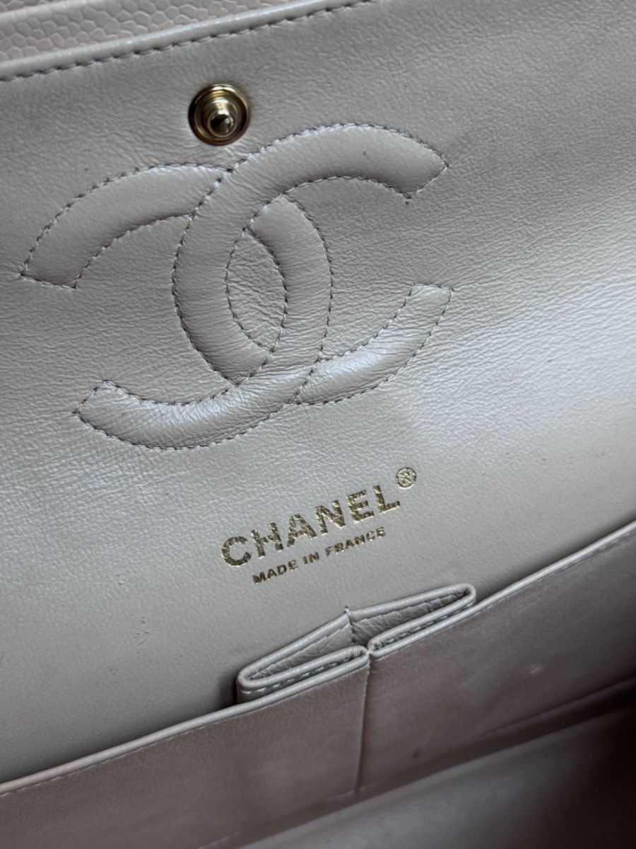 chanel medium caviar beige