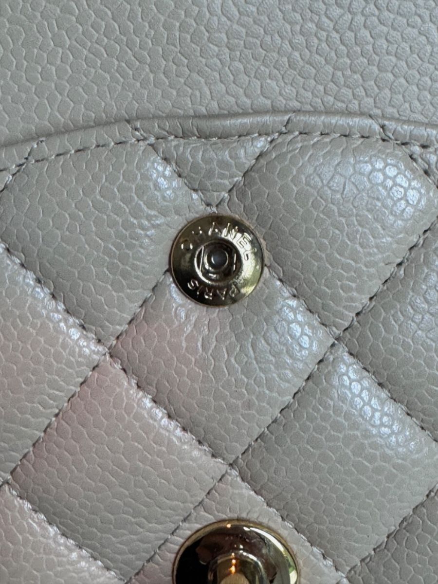 chanel medium caviar beige
