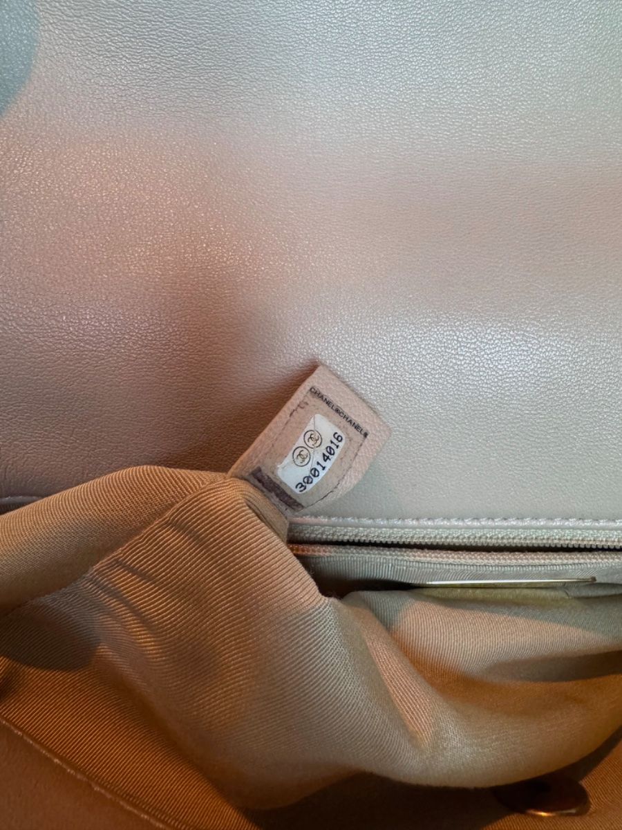 Chanel 19 beige large 30