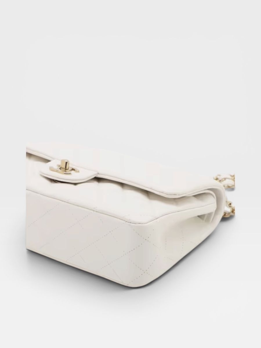 Chanel medium caviar white ghw microchip 2021