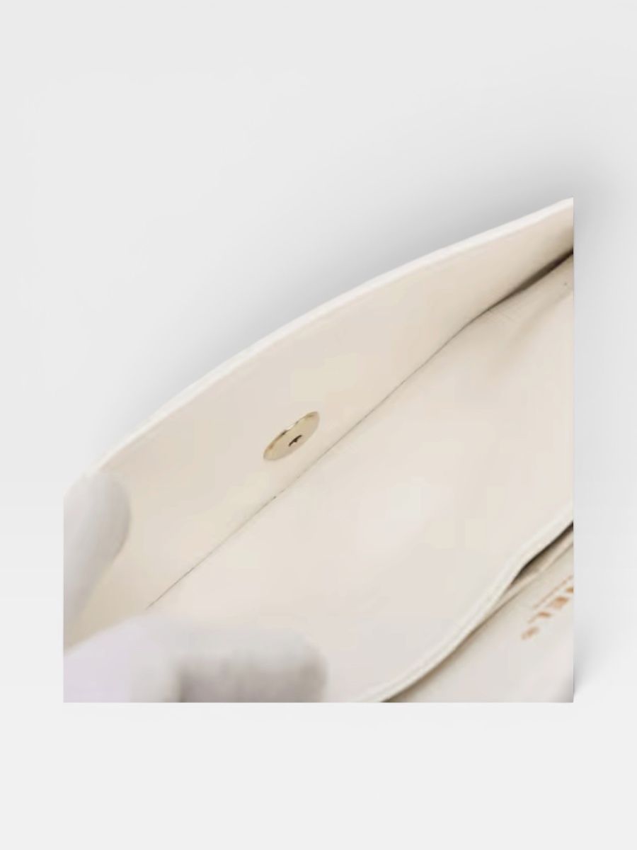 Chanel medium caviar white ghw microchip 2021