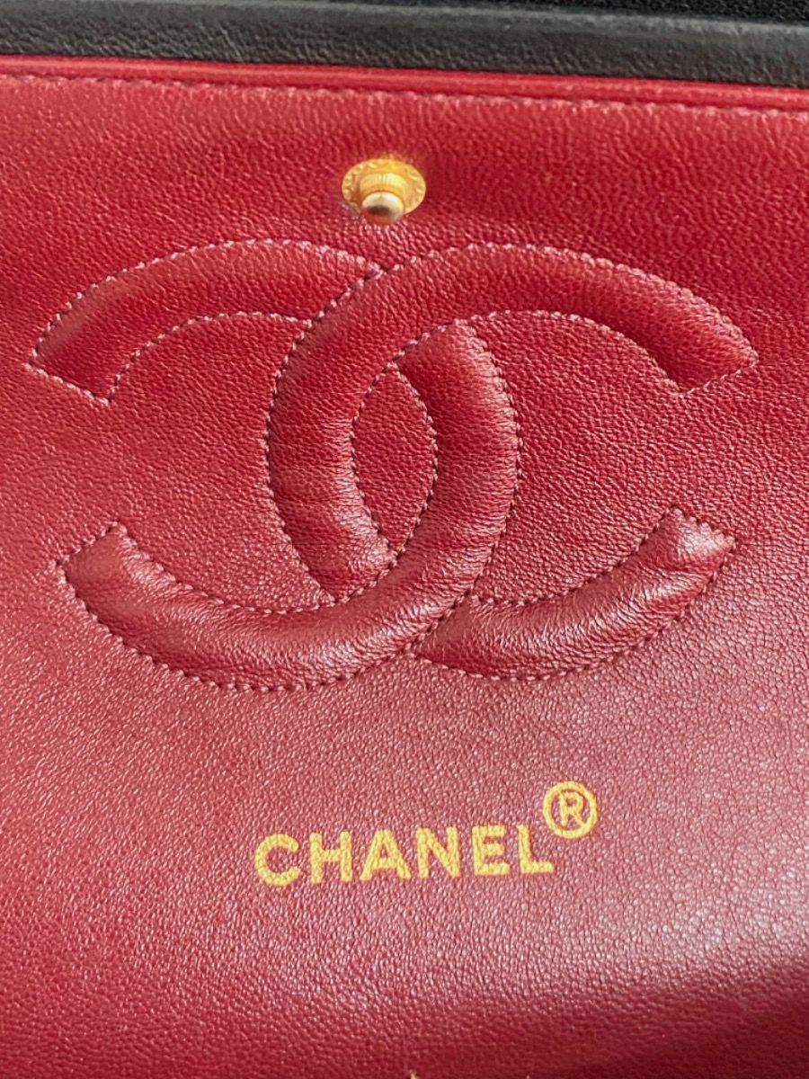 Chanel medium 25 black