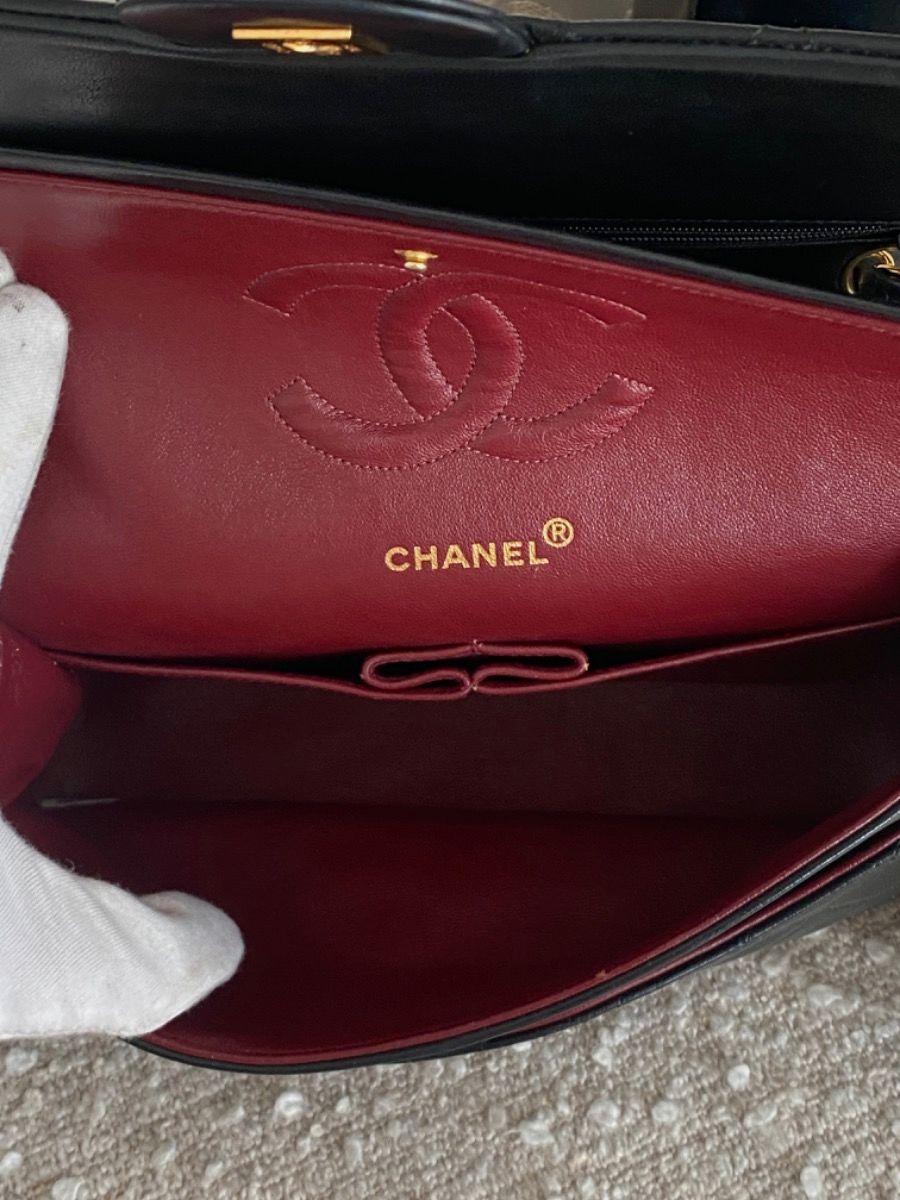 Chanel medium 25 black