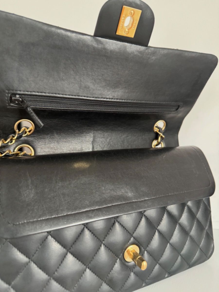 Chanel medium 25 black ghw