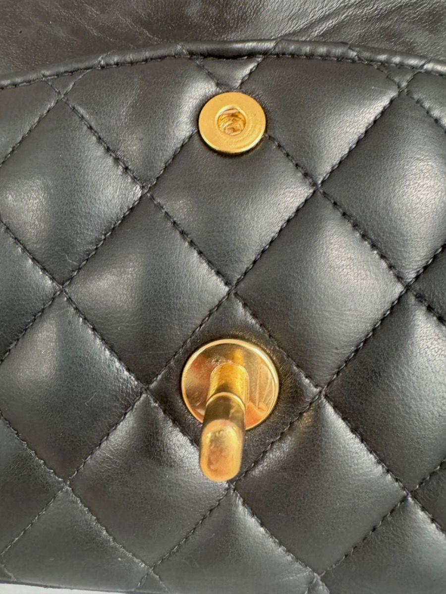 Chanel medium 25 black ghw