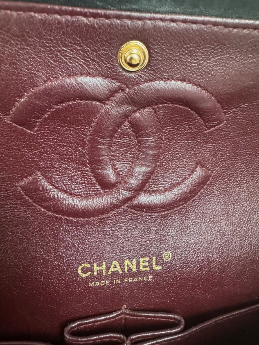Chanel medium 25 black ghw