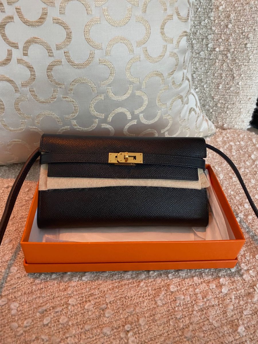 Chanel medium 25 black
