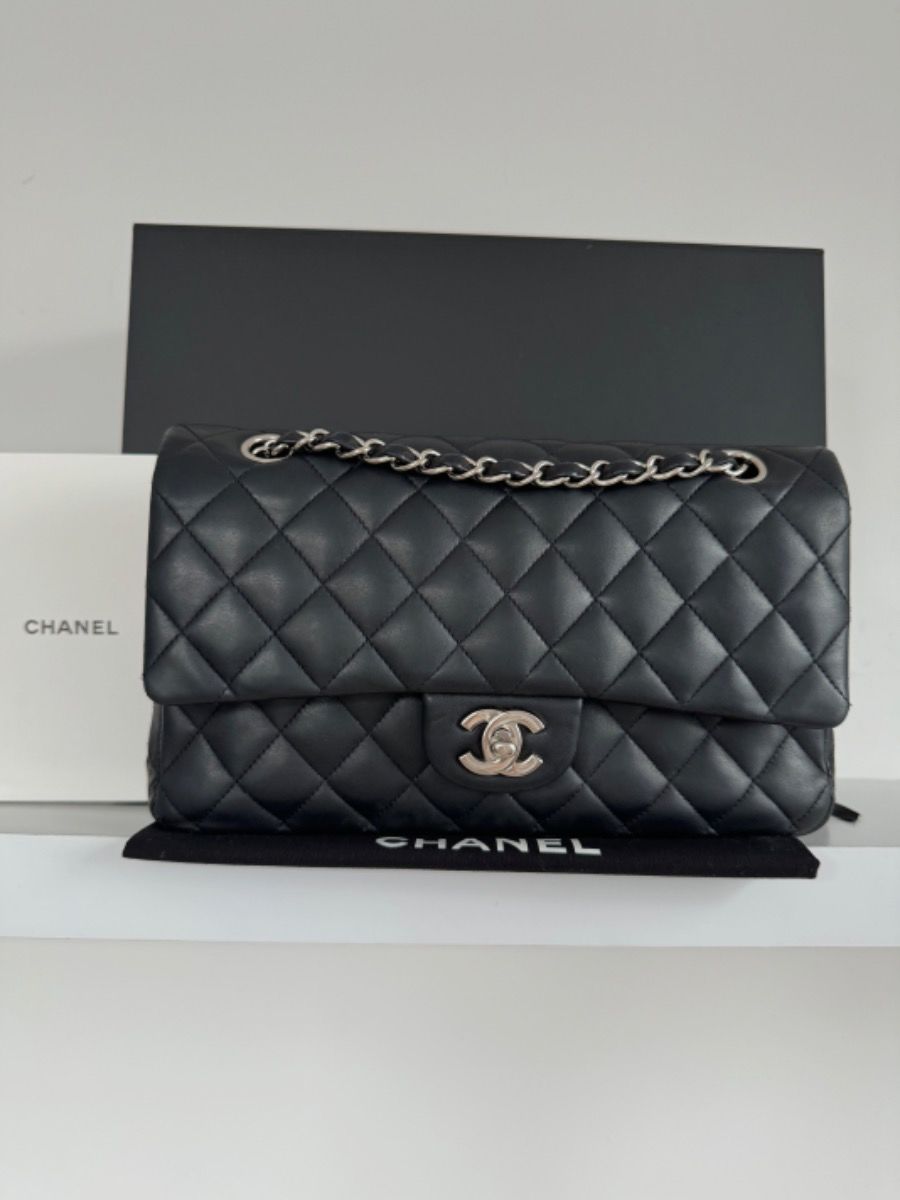 Chanel medium 25 black shw