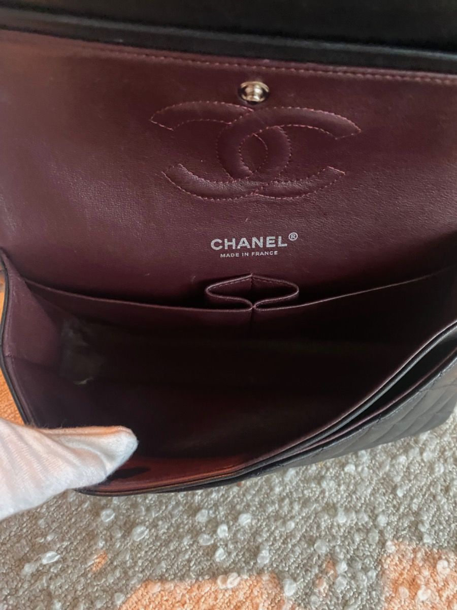 Chanel medium 25 black