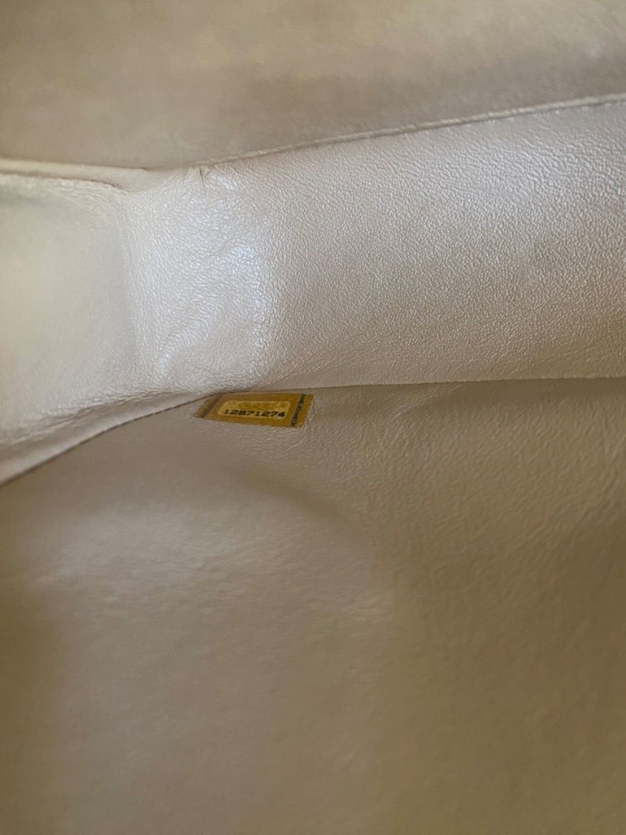 Chanel medium 25  beige caviar