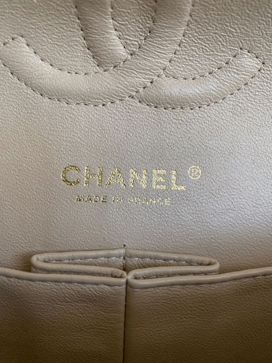 Chanel medium 25  beige caviar
