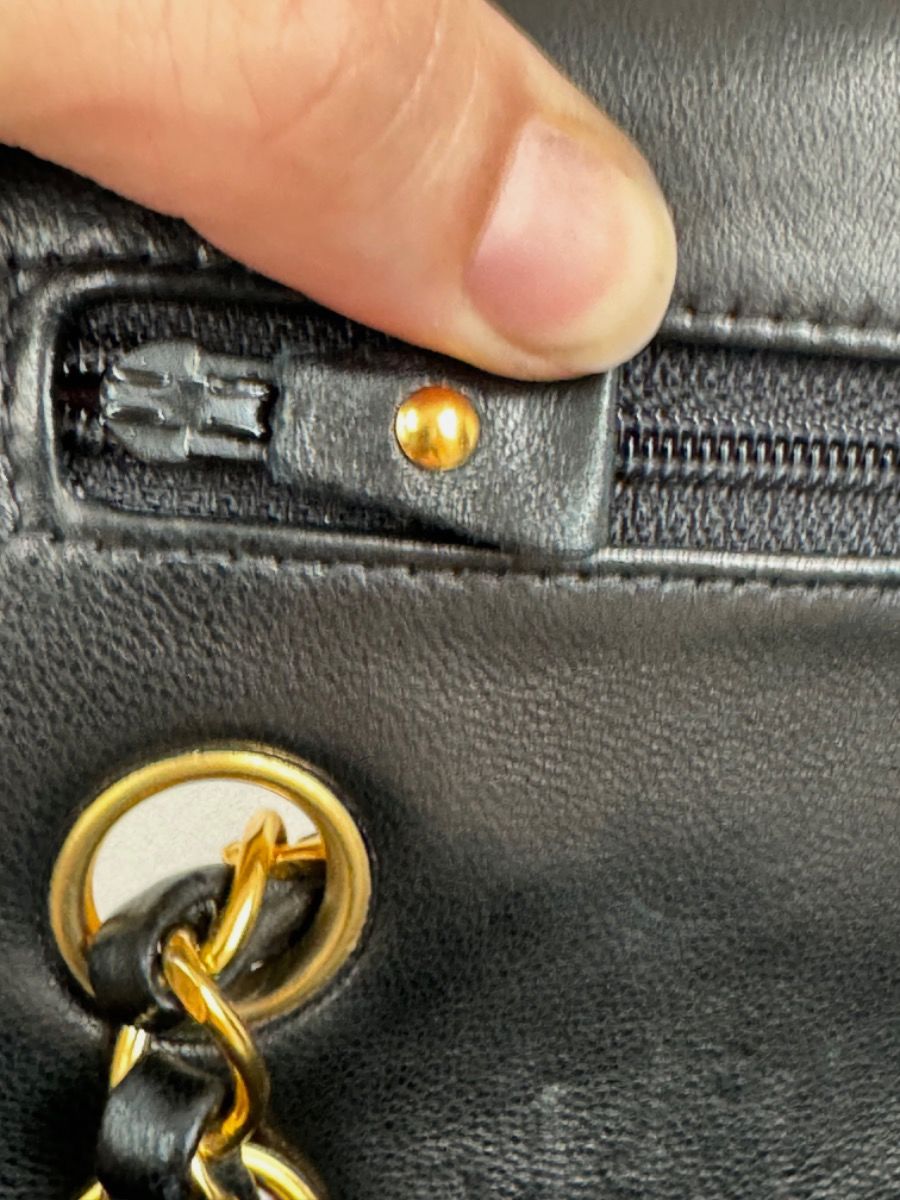 Chanel medium 25 black ghw