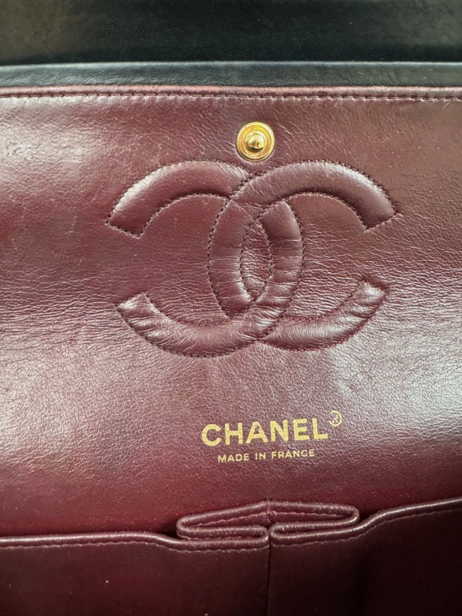 Chanel medium 25 black ghw