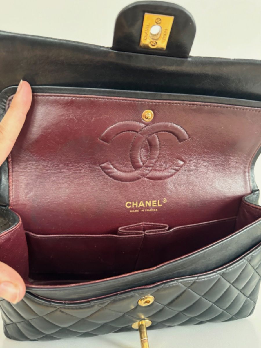 Chanel medium 25 black ghw