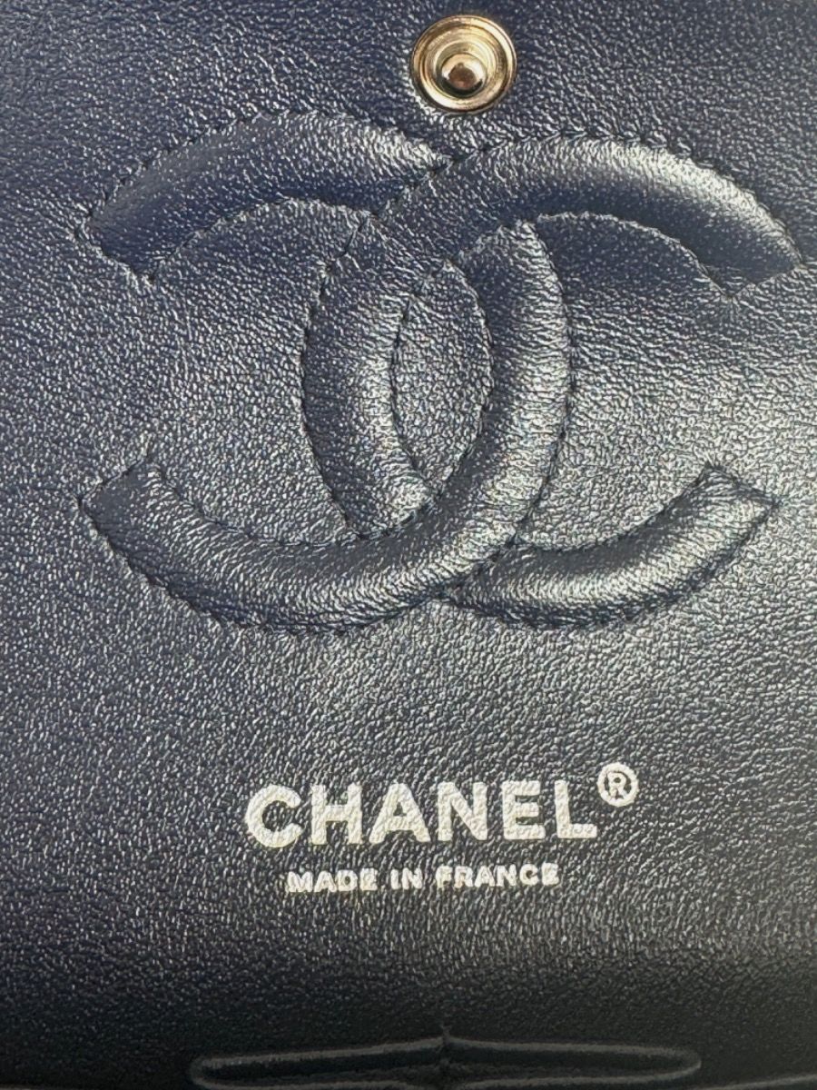 Chanel medium 25 caviar navy