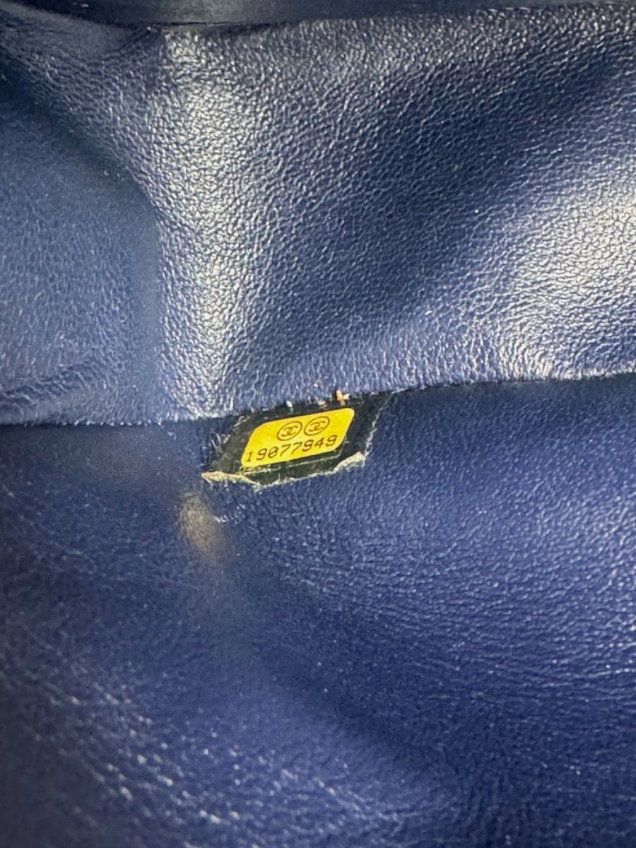 Chanel medium 25 caviar navy