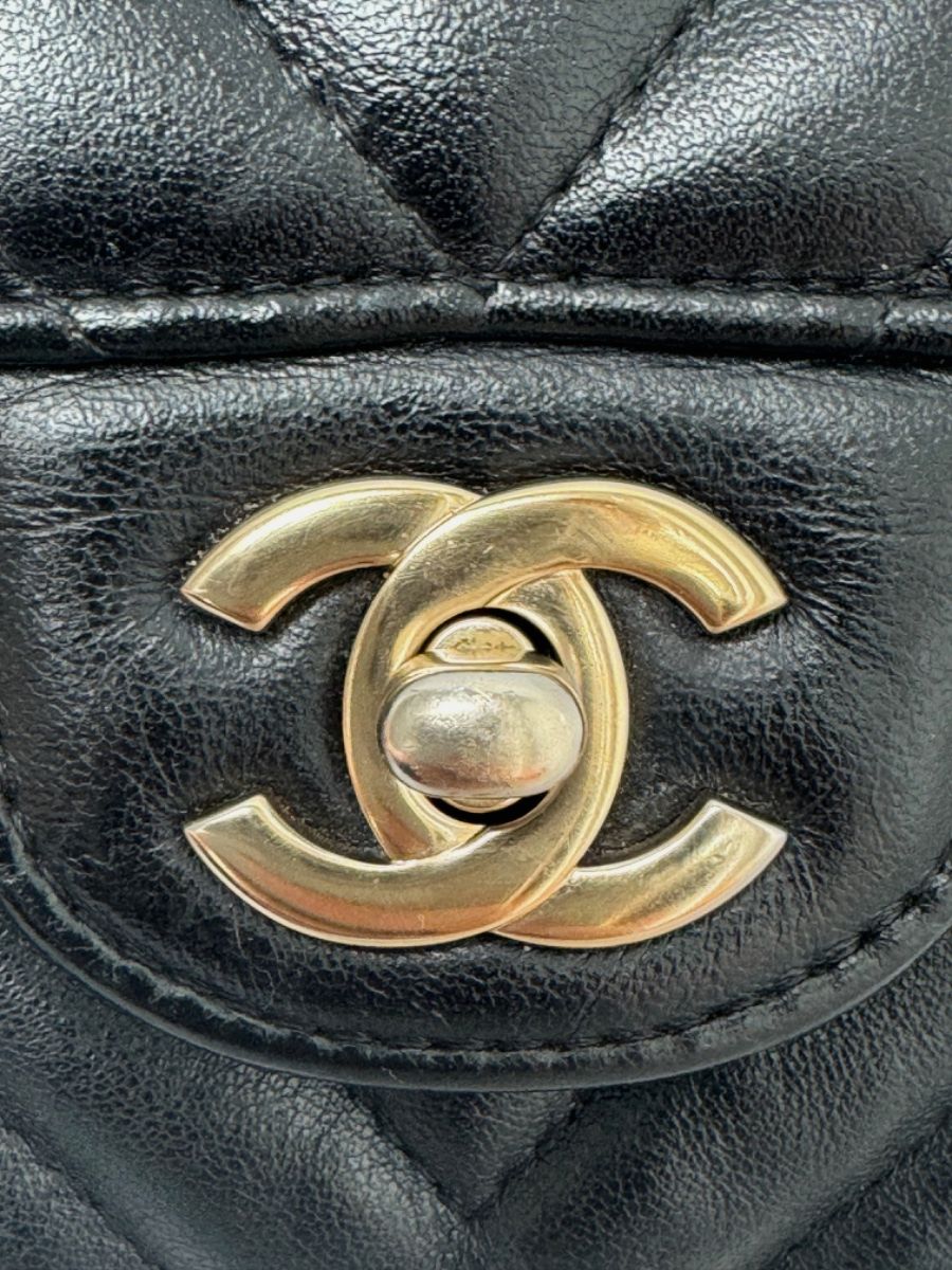 Chanel Chevron V stich black