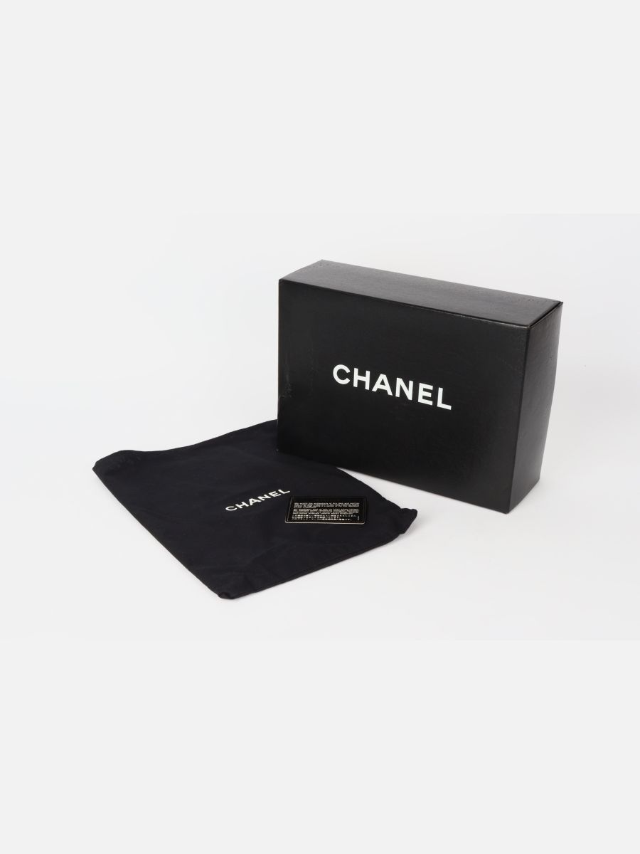 Chanel medium timeless black ghw