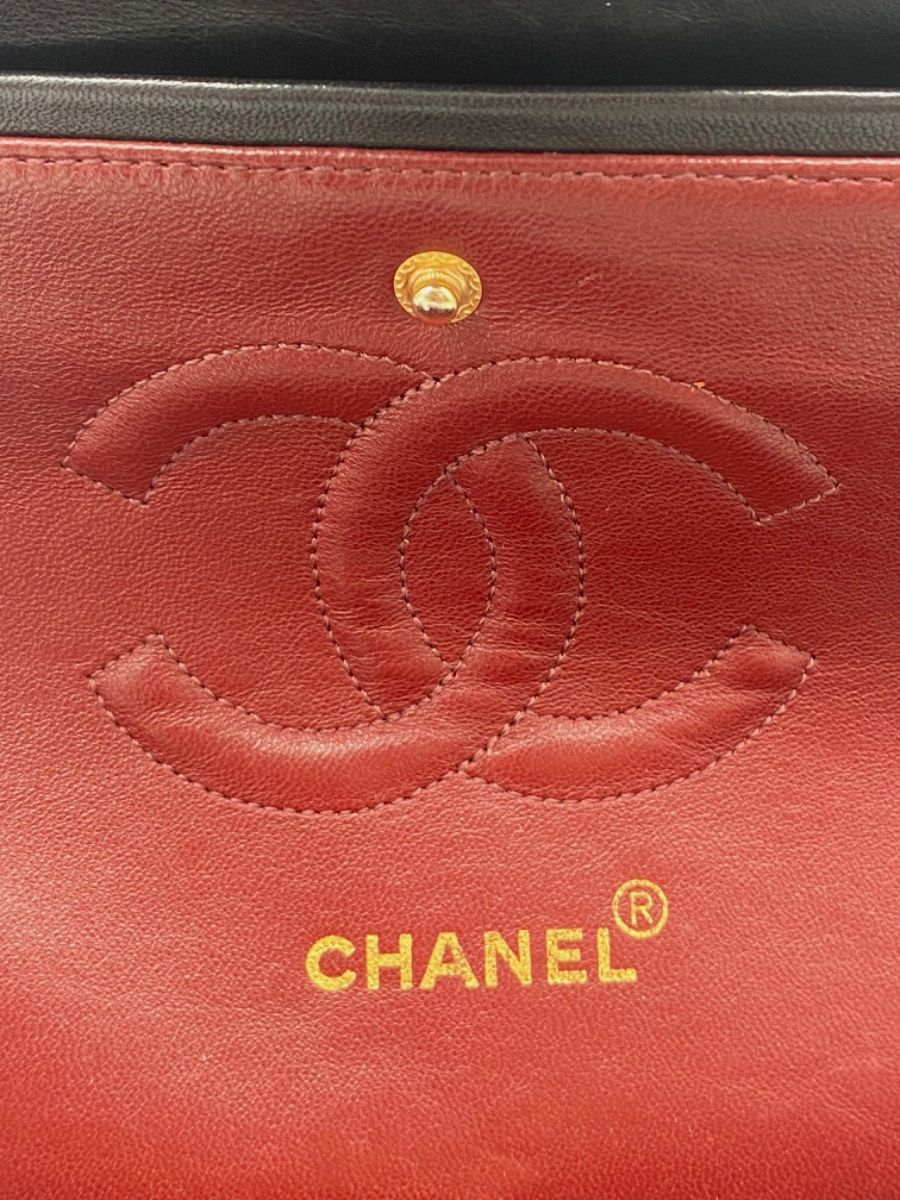 Chanel Medium 25