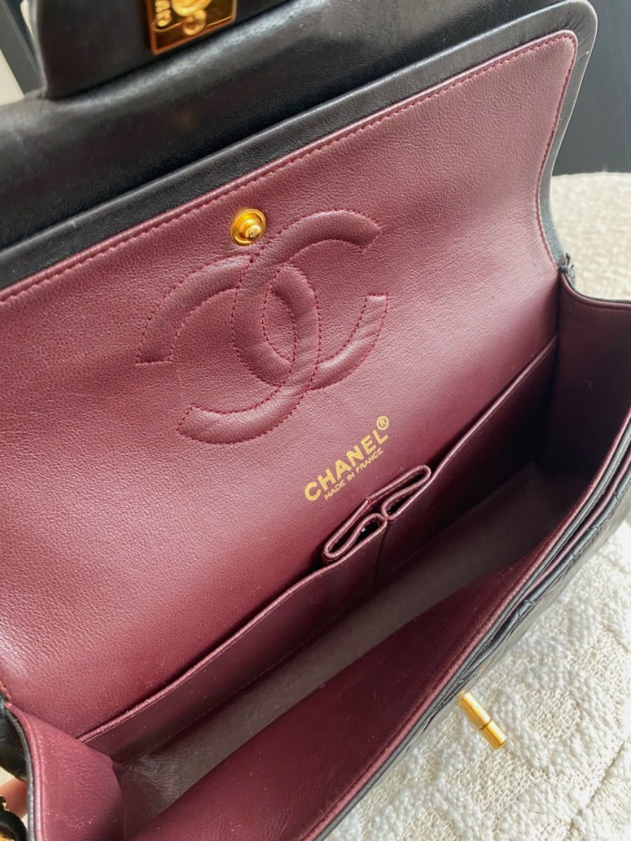 Chanel Medium 25