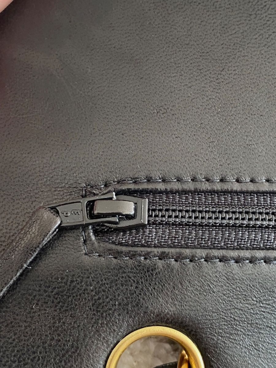 Chanel Medium 25
