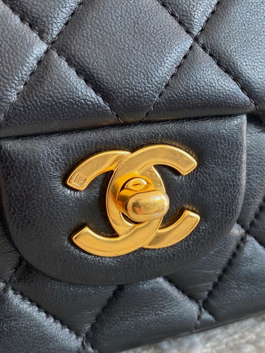 Chanel Medium 25