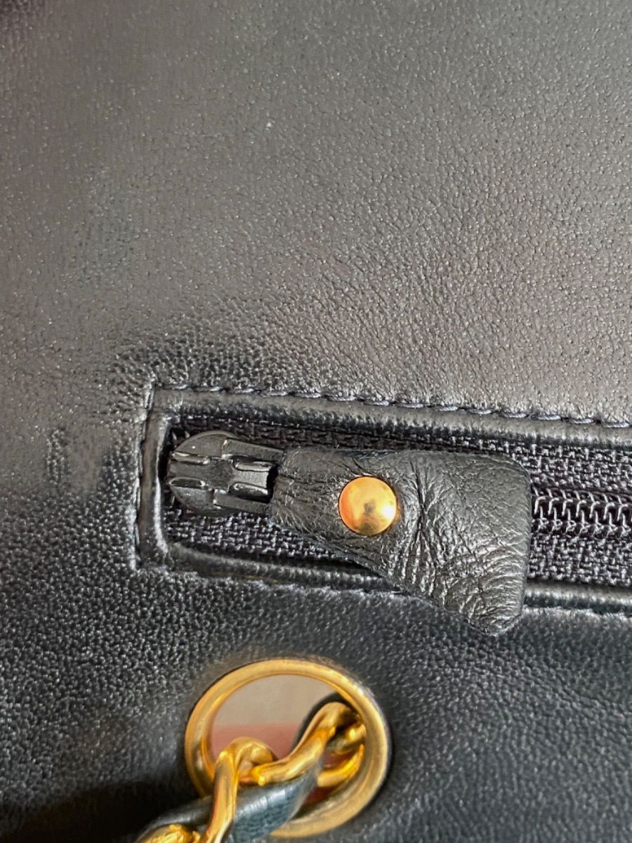 Chanel Medium 25
