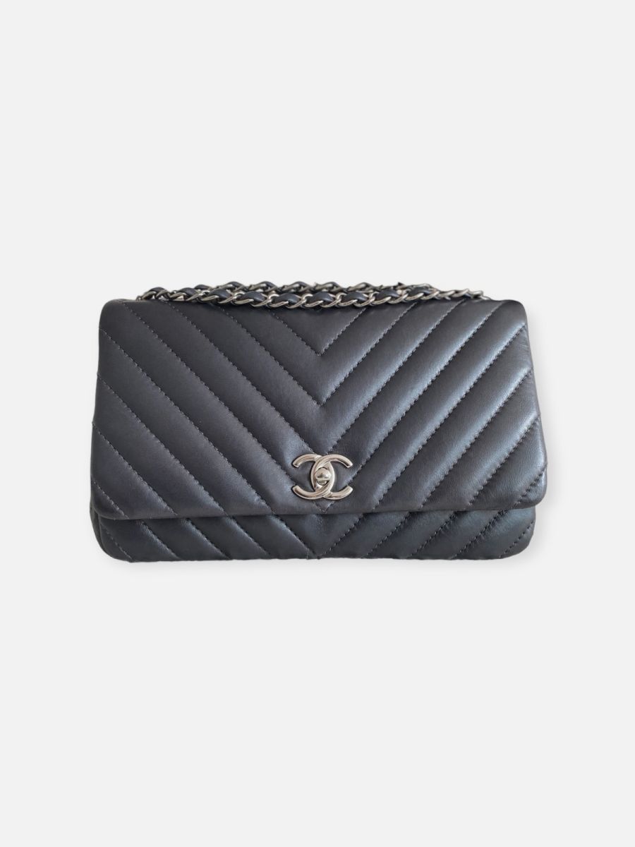 Chanel Medium 25 chevron