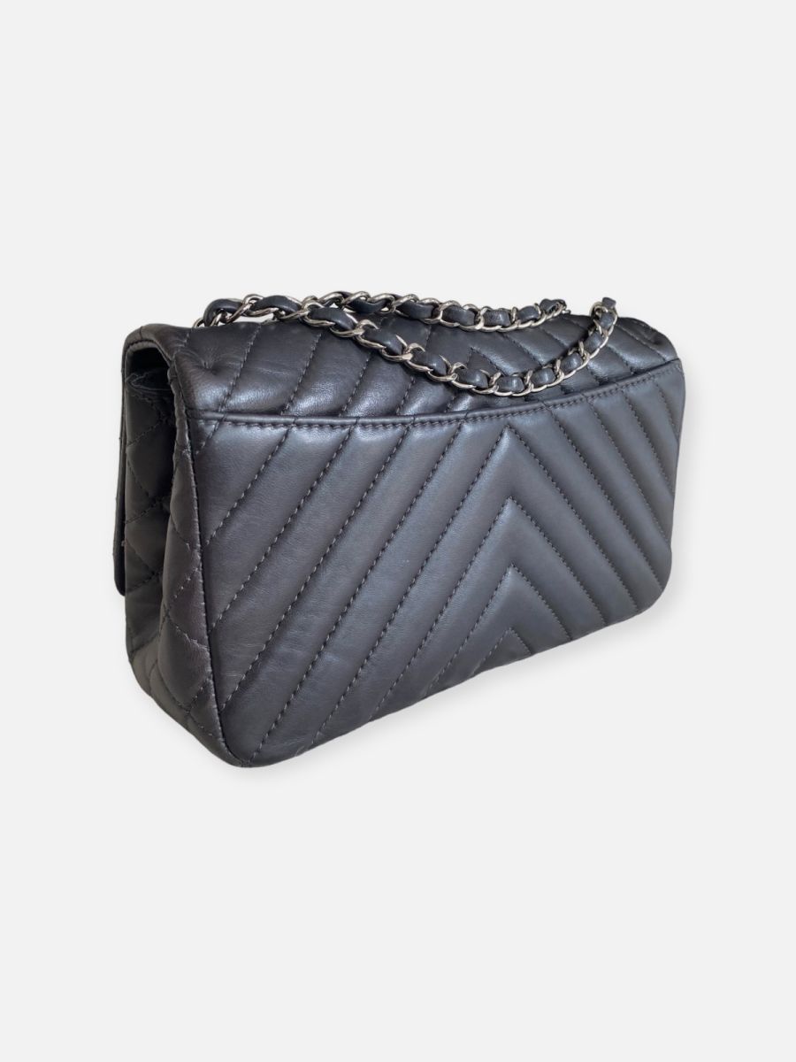 Chanel Medium 25 chevron