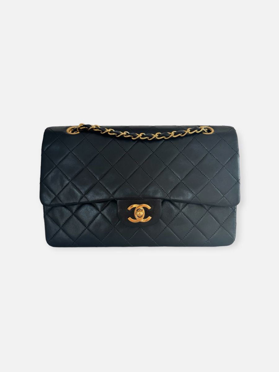 Chanel medium 25