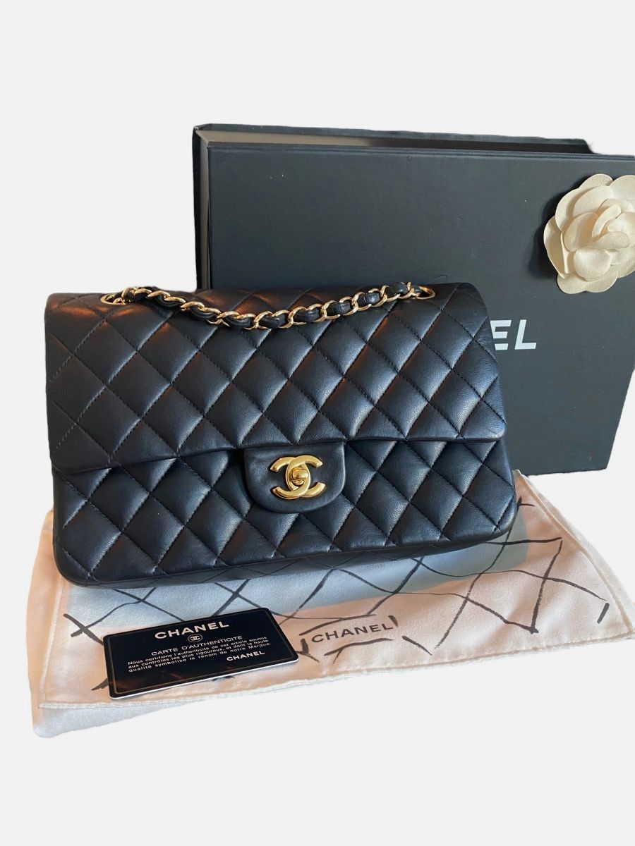 Chanel medium 25 black