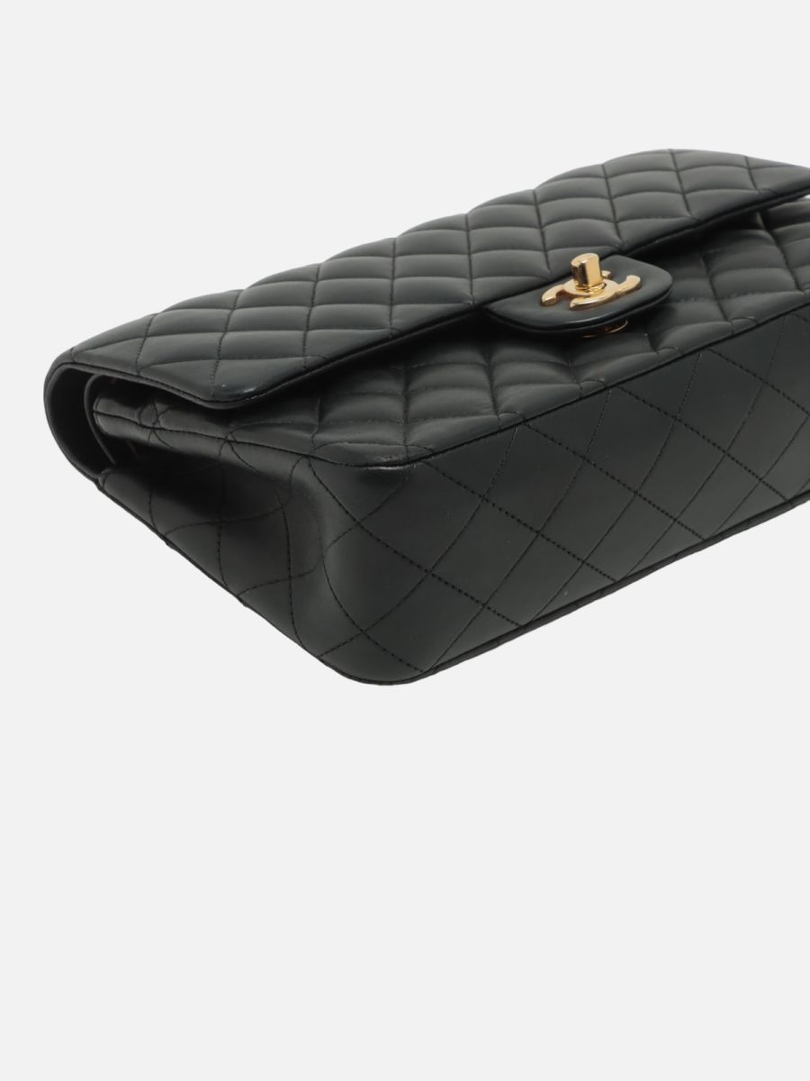 Chanel medium 25 black