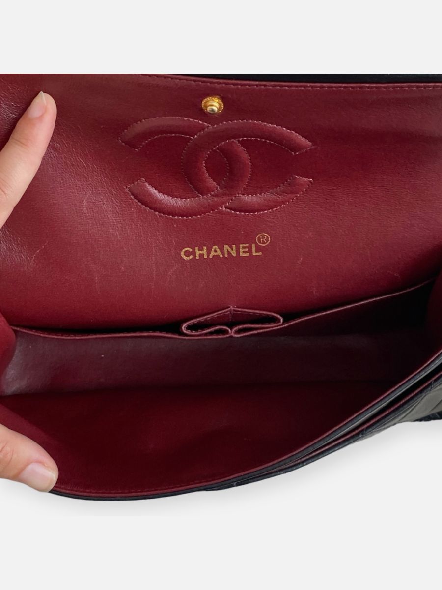 Chanel Medium 25