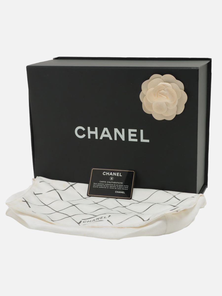 Chanel medium 25 black