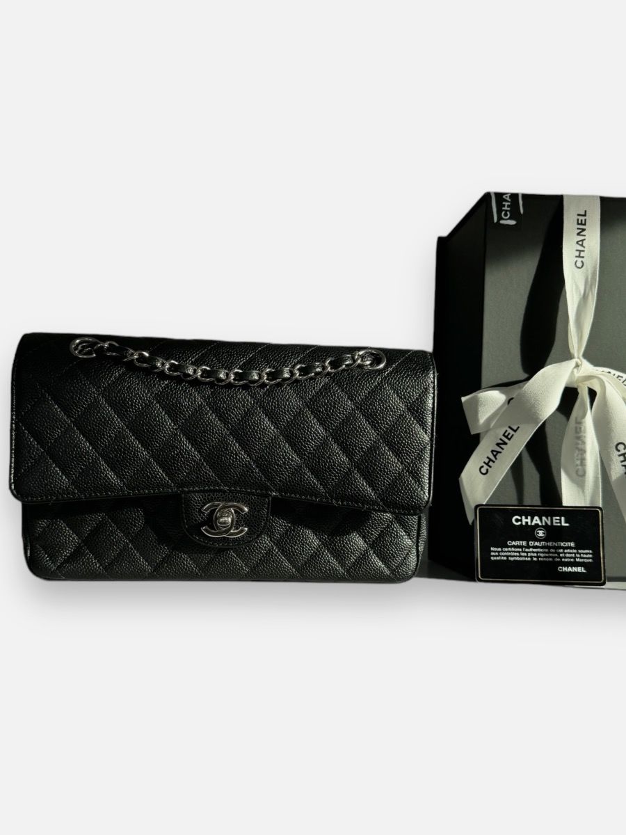 Chanel Medium 25 caviar