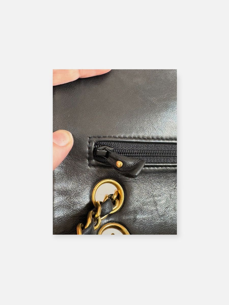 Chanel small 23
