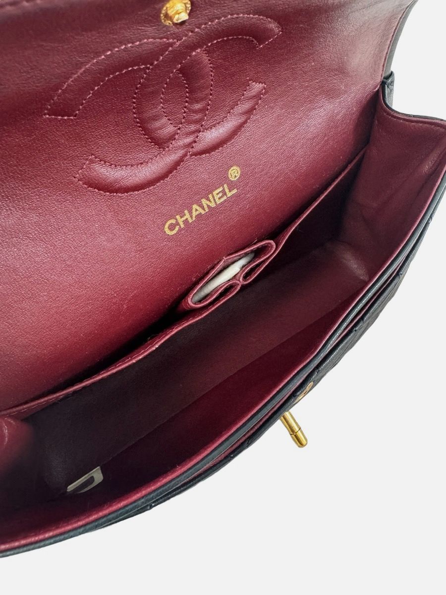 Chanel medium 25 black ghw