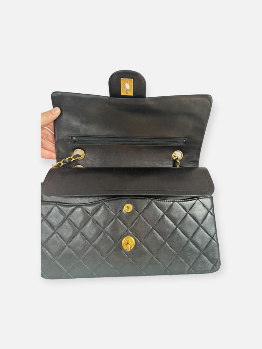 Chanel medium 25